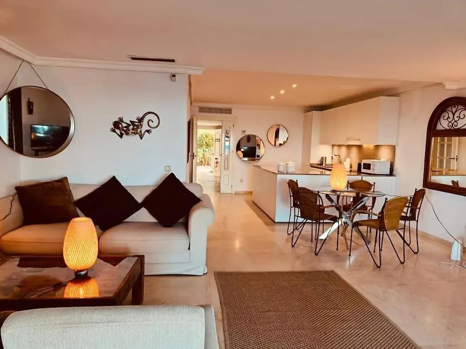 Gorgeous Beachfront Property With Stunning Sea Views & Garden Estepona 0*,  İspanya