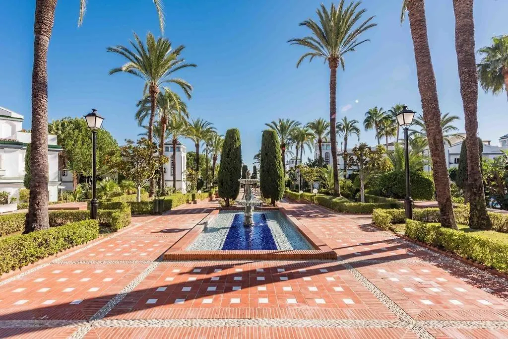 Gorgeous Beachfront Property With Stunning Sea Views & Garden Estepona 0*,  İspanya