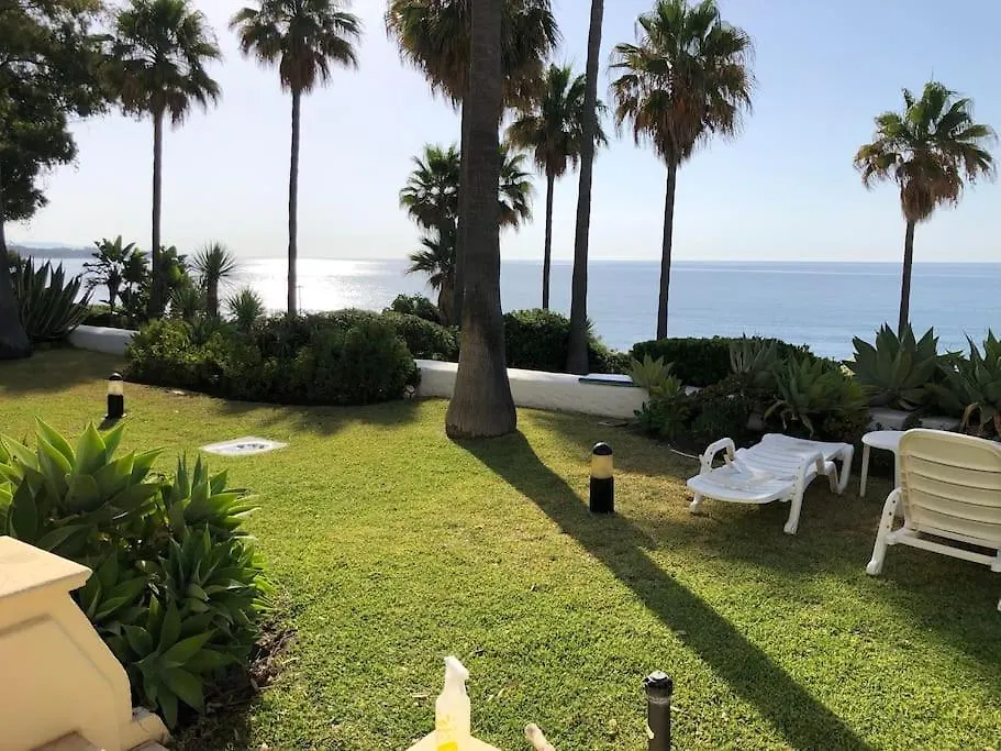 Daire Gorgeous Beachfront Property With Stunning Sea Views & Garden Estepona